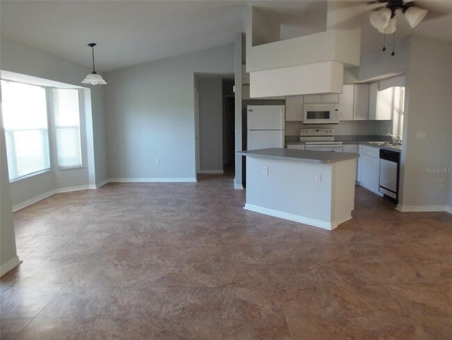 2420 Dumont Ln