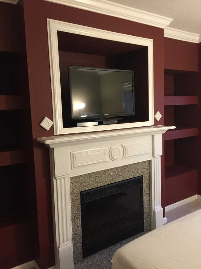 Building Photo - 6361 Olmadison Pl