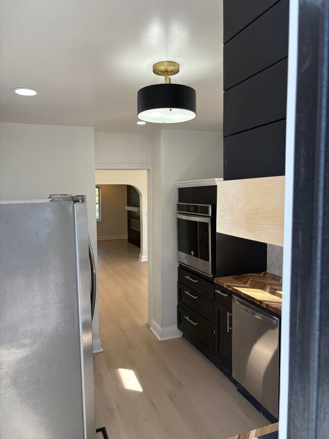 Photo - Jefferson 3 Apartment Unit 2 bedroom upper