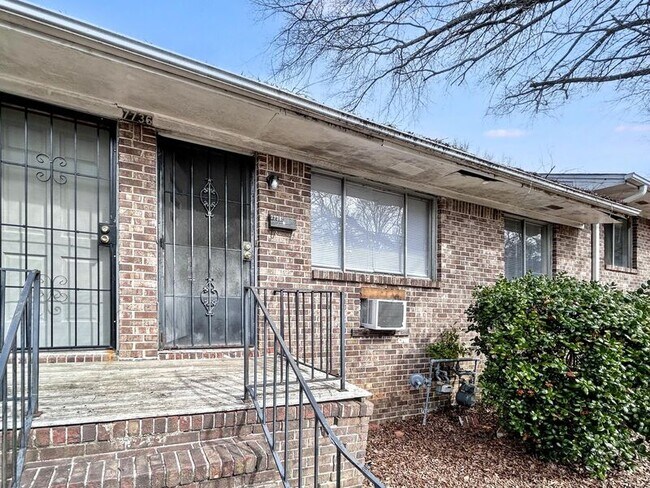 Photo - 7736 Rugby Ave Unit B