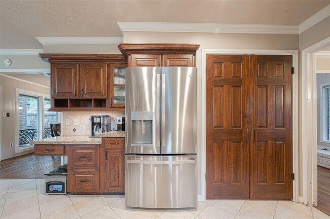 8114 Fernbrook Ln
