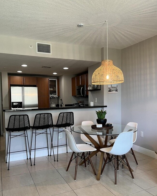 Photo - 610 Clematis St Unidad 503