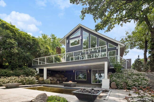 Building Photo - Lake Home For Rent