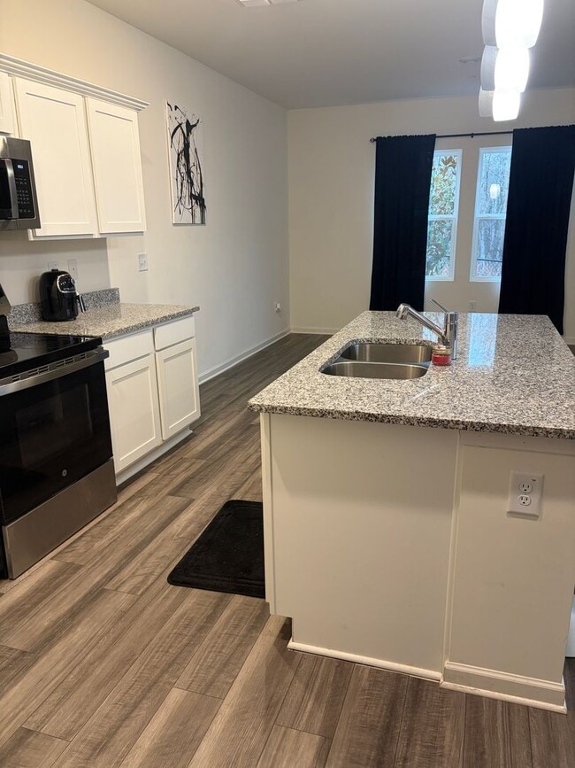 Photo - End-Unit Townhouse