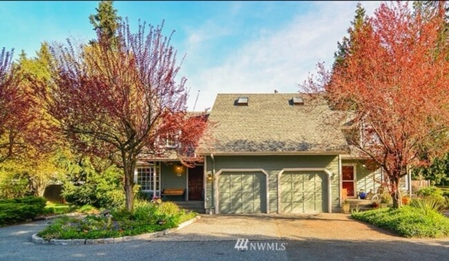 Building Photo - Private 3BD/2.5BA Townhome with Yard & Garage | Lynnwood, WA