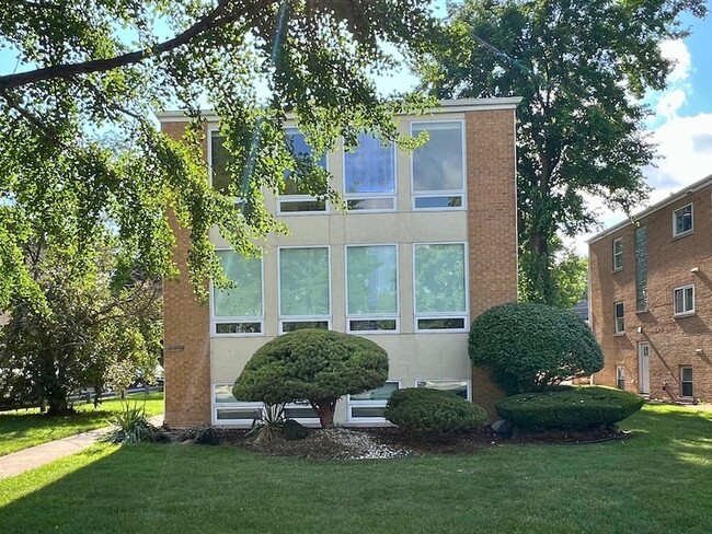 Building Photo - 3014 Harlem Ave Unit 2 Rental