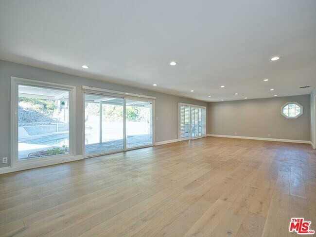 Photo - 4863 Don Juan Pl