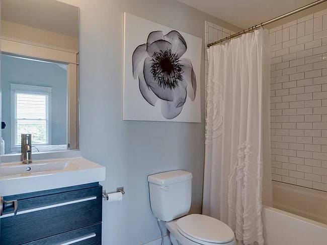 Photo - 619 Chesterfield Way