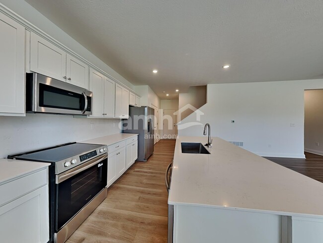 Photo - 400 Golden Maple Pl