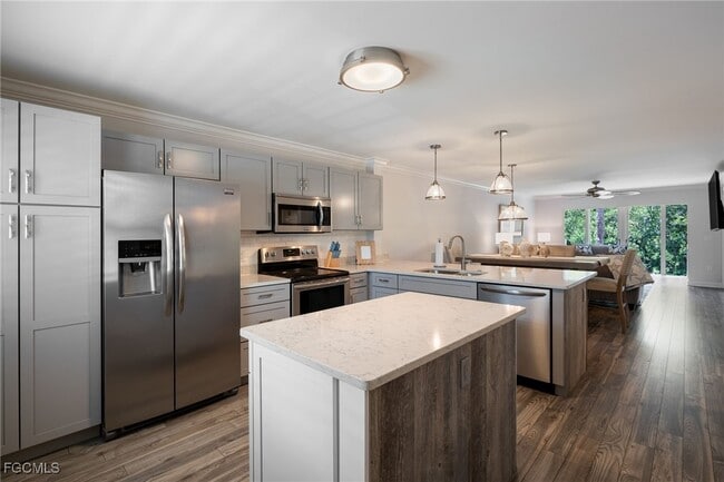 Building Photo - 3021 Sandpiper Bay Cir Unit E106 Rental