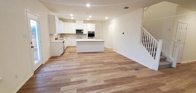 Photo - 2016 Alexander Oaks Dr