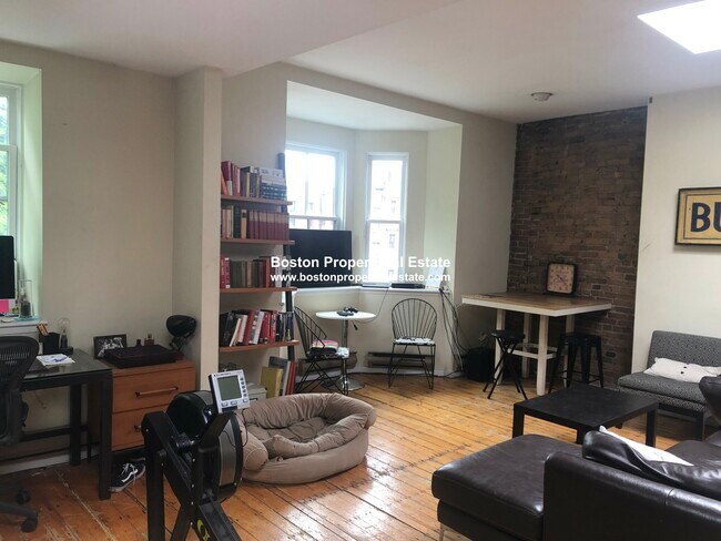 Building Photo - 415 Massachusetts Ave Unit 5