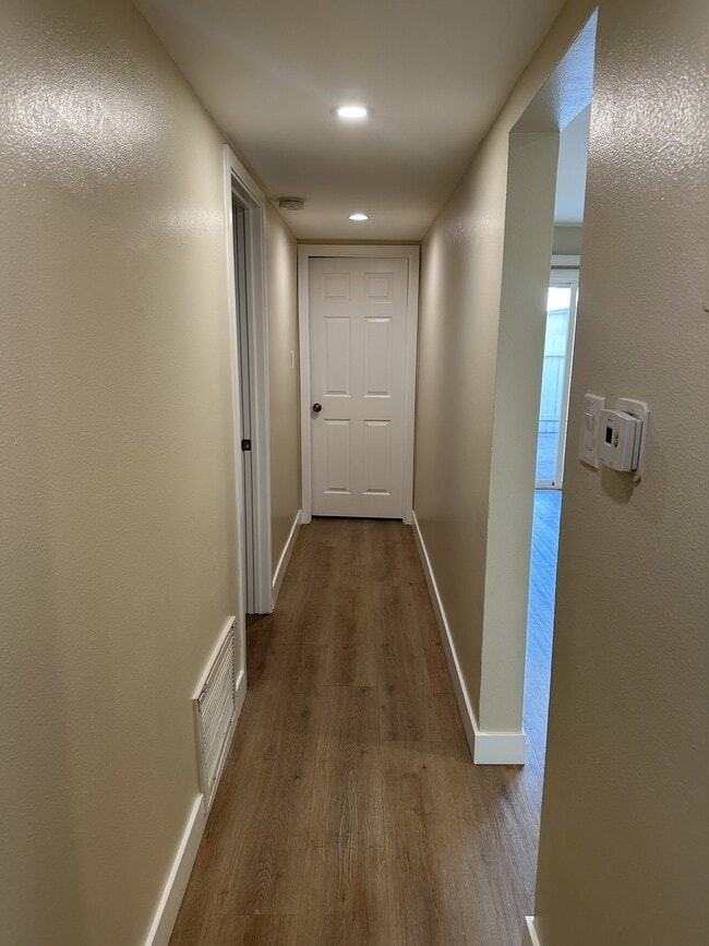 Hallways - 21035 Bryant St Unit 2
