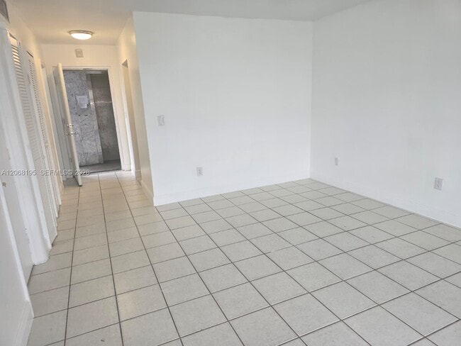 Building Photo - 13725 NE 6th Ave Unit 104