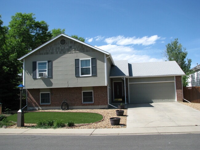 Building Photo - Stunning 3 Bedroom/ 3 Bath Home With Large Backyard!
