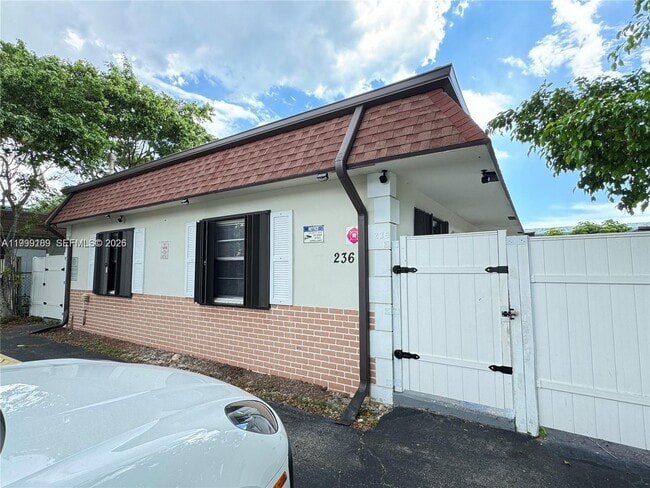 Photo - 236 SE 9th Ave