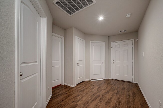 14004 Lake Cres Dr