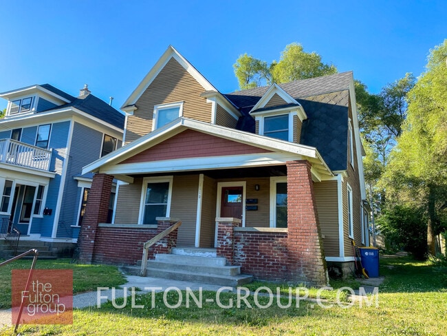 Building Photo - 1110 Fulton St E Unit 1