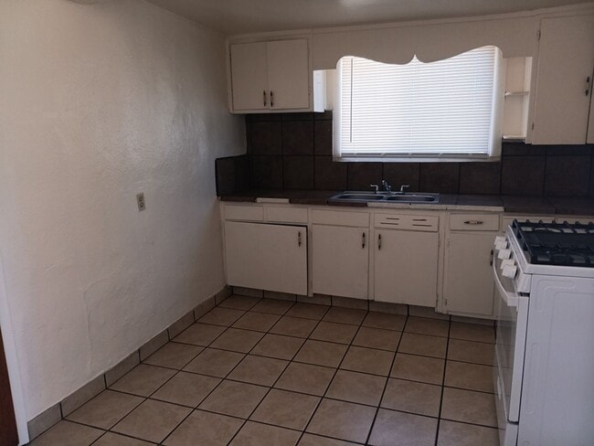 Building Photo - 2129 Coal Ave SE Unit C