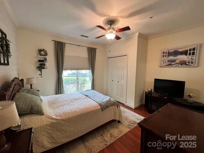 Photo - 1140 Torrence Cir