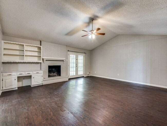 Photo - 2025 Cedar Valley Ln