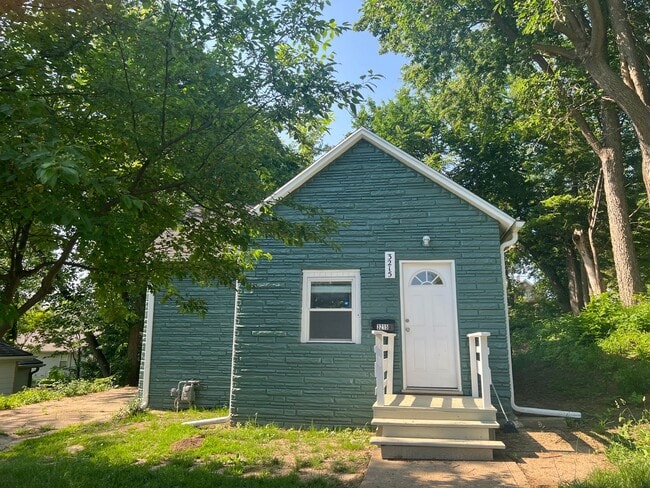 Building Photo - 3215 Franklin St