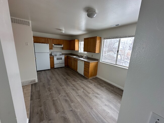 Photo - 411 Noble Rd