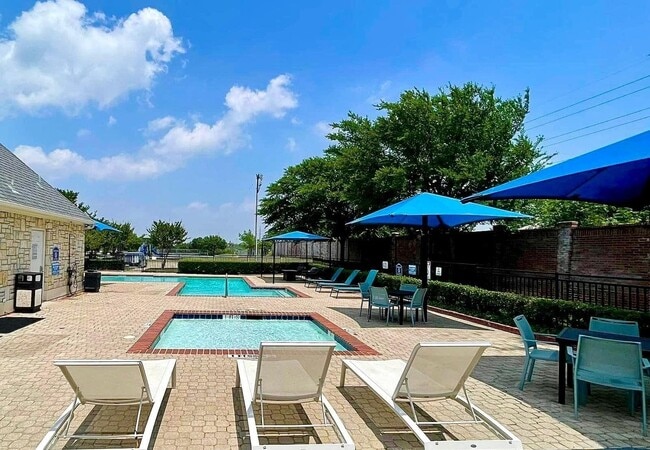Building Photo - Elegant 4-Bedroom Two-Story Home with Comm...
