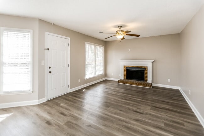 Photo - 5196 Olde Mill Dr NE