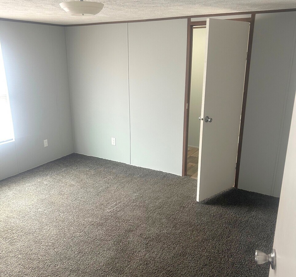 Photo - 472 Milan Ave