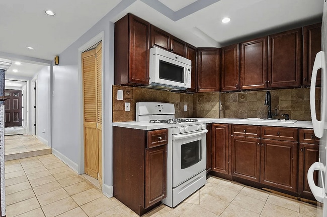 Photo - 1761 E 16th St