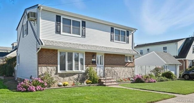 Building Photo - 162 Crown Ave