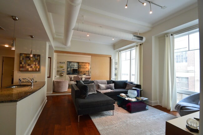 Building Photo - 139 E Berkeley St Unit 203