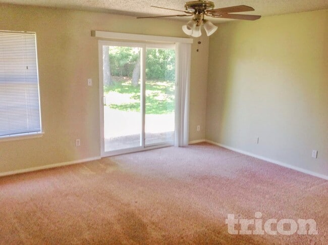 Photo - 1721 Oak Tree Dr