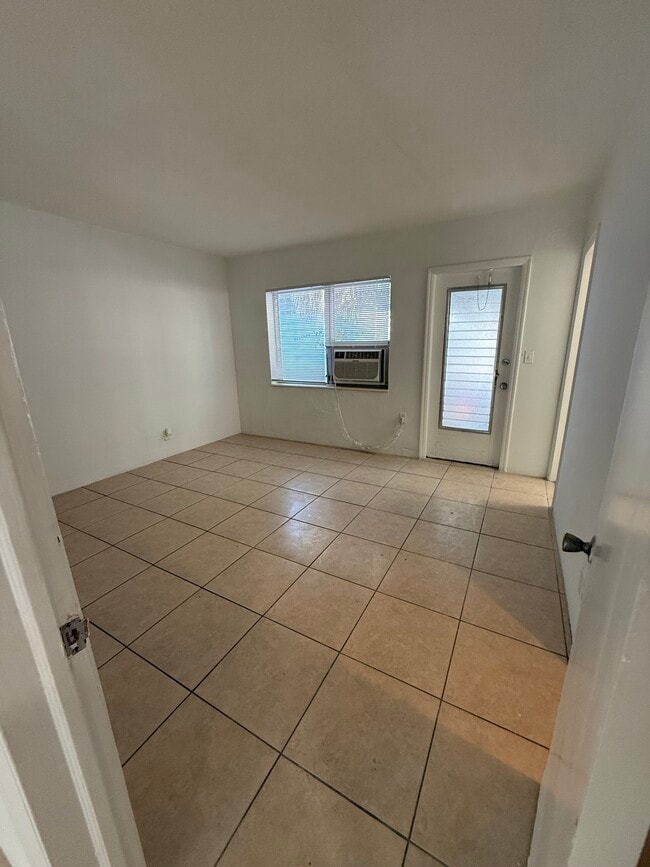 Photo - 1901 SE 1st Ave