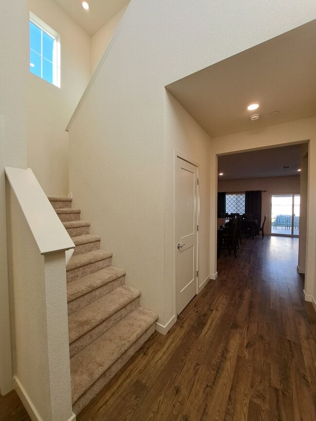 Photo - 1160 Yale Dr