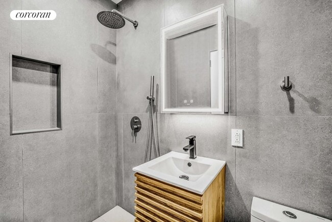 Photo - 315 E 95th St