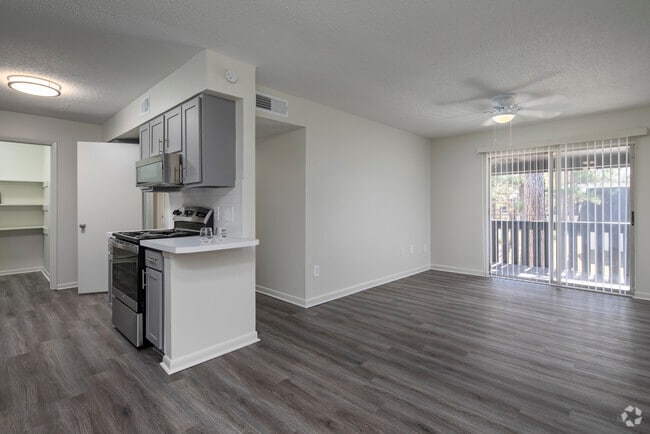 3BR, 2BA 1,067 SF