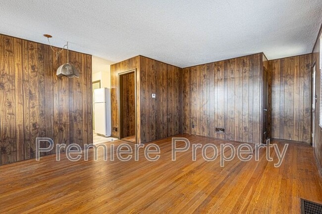 Photo - 6123 Hadley St