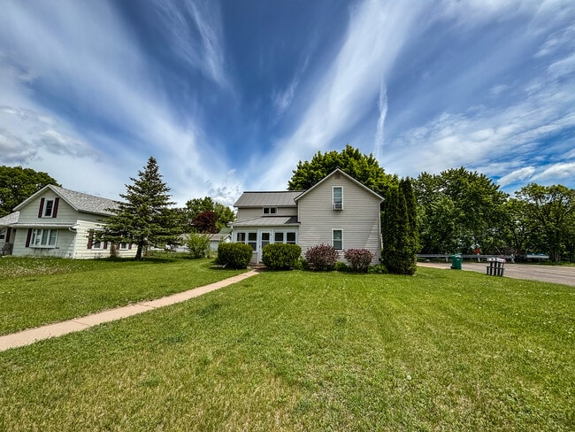 Photo - 3 Division St