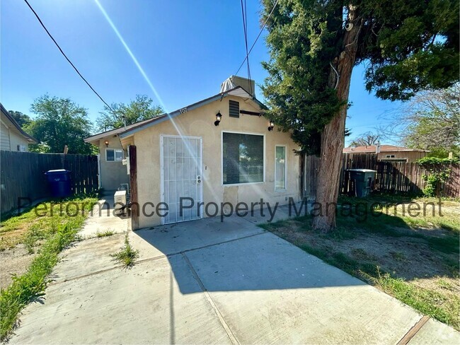 Building Photo - Cute 1 Bed/1 Bath Home in N Bakersfield