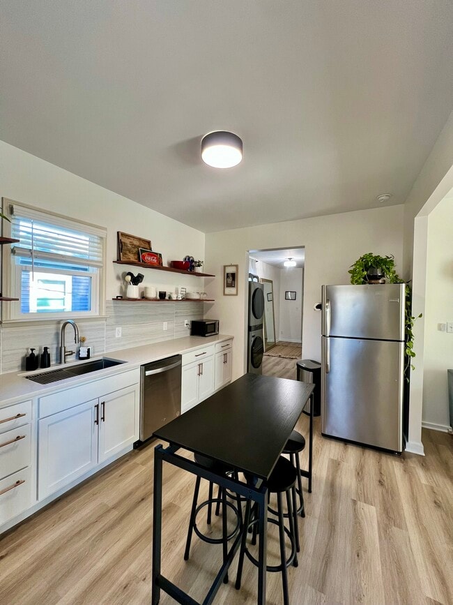 Photo - 205 N 10th St Unit 205 N 10th St  B