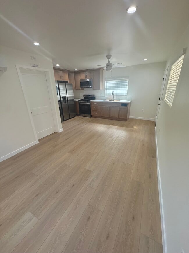 Photo - 1839 Lowe St