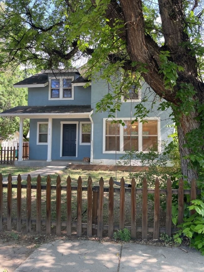 Building Photo - STUDENTS WELCOME! Charming Home on Edwards Street in Old Town Near CSU