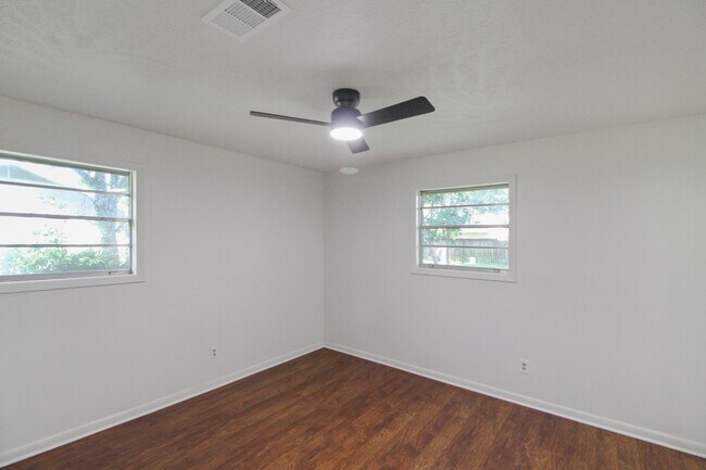 Photo - 215 E Boyd St