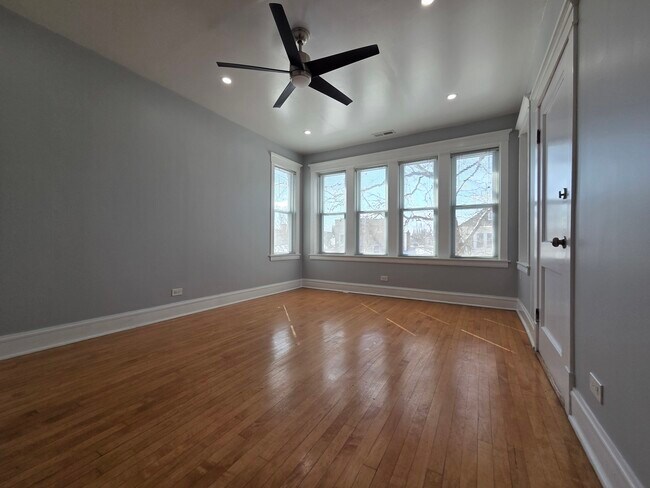 Photo - 5434 W Drummond Pl