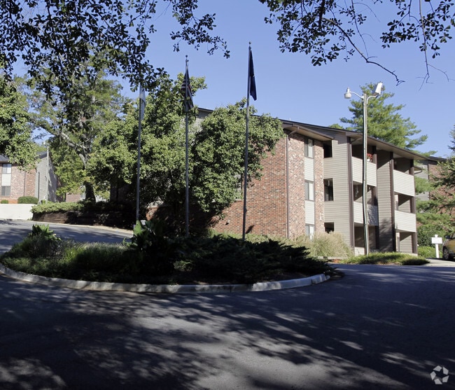 Berkley Pointe Apartments