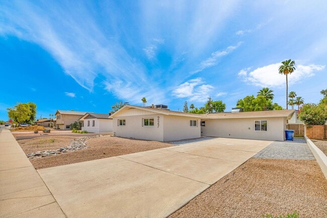 Photo - 6 Bedroom/4 Bath - Fully Remodeled