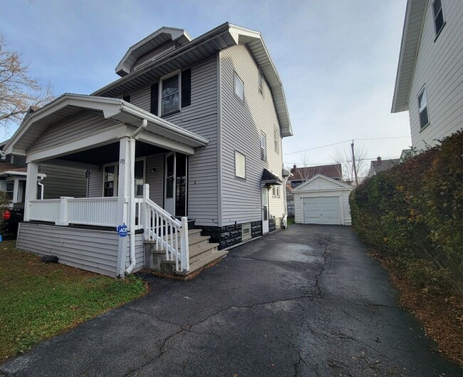 Photo - 3 Bedroom House!