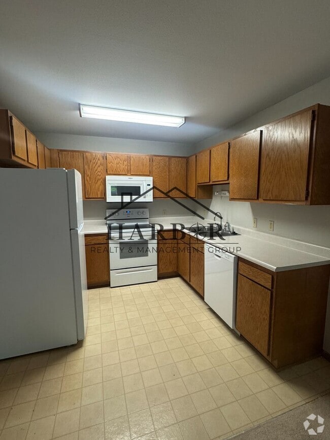 Building Photo - 2 Bedroom 1 Bath Partially Renovated - Cou... Unit 115 - 8 Rental